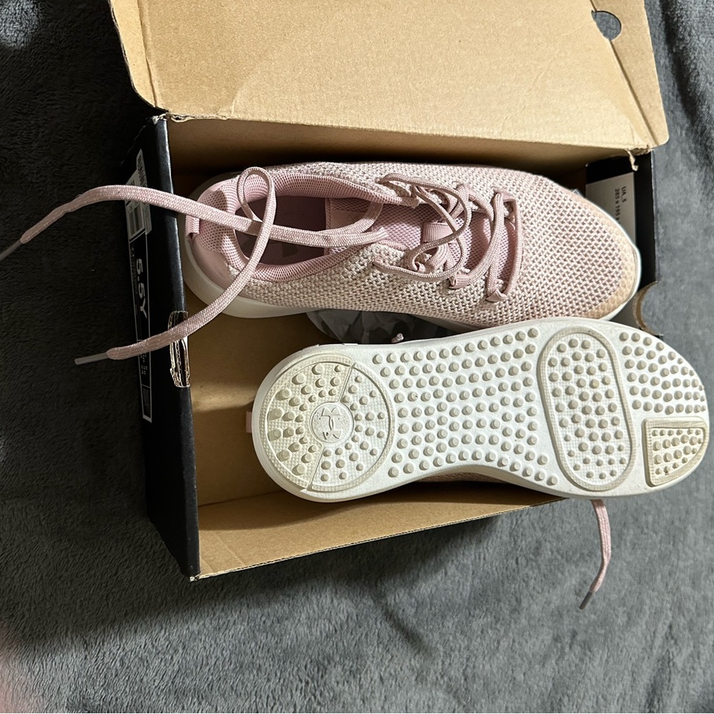 UnderArmour shoe Size 5.5